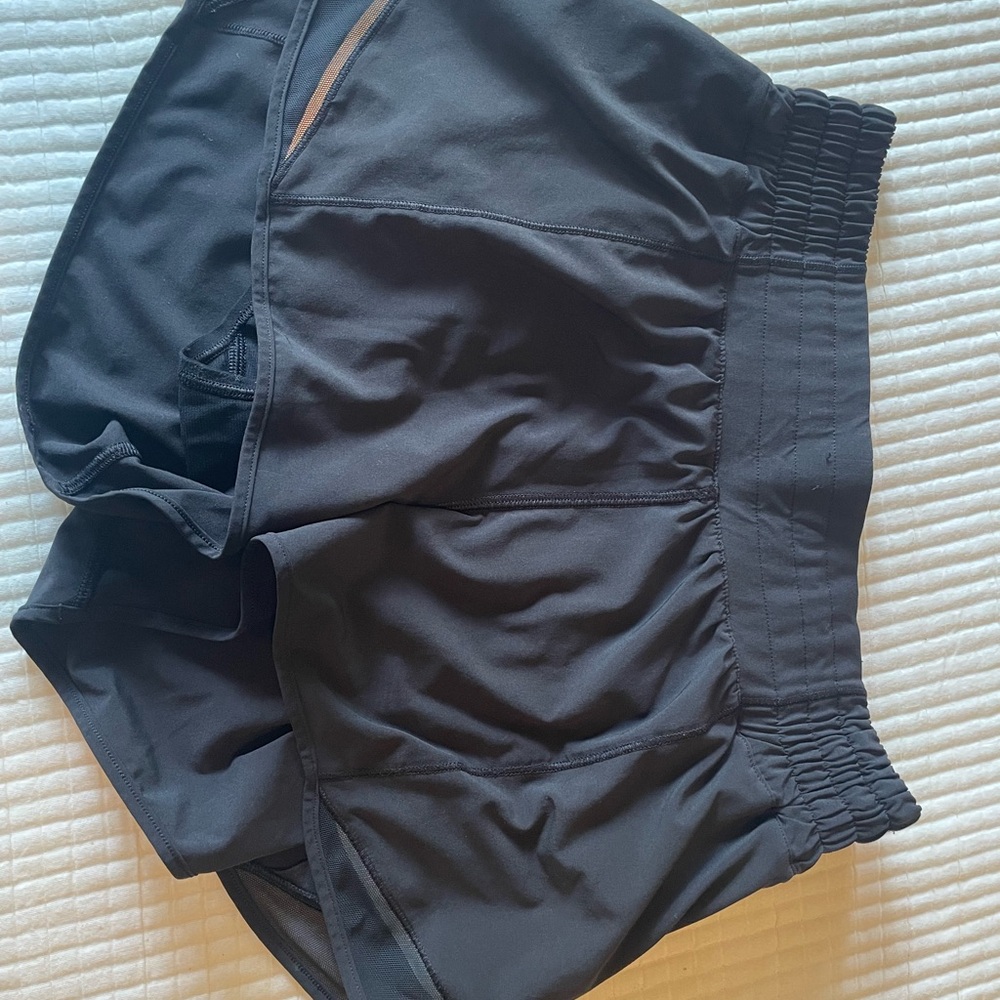 lululemon- hotty hot high rise lined short 2.5”